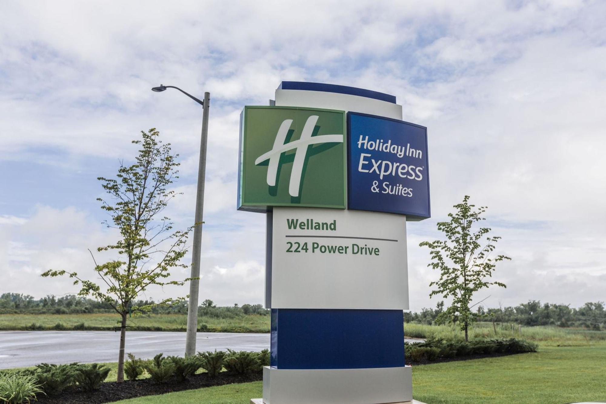 Holiday Inn Express & Suites - ウェランド エクステリア 写真