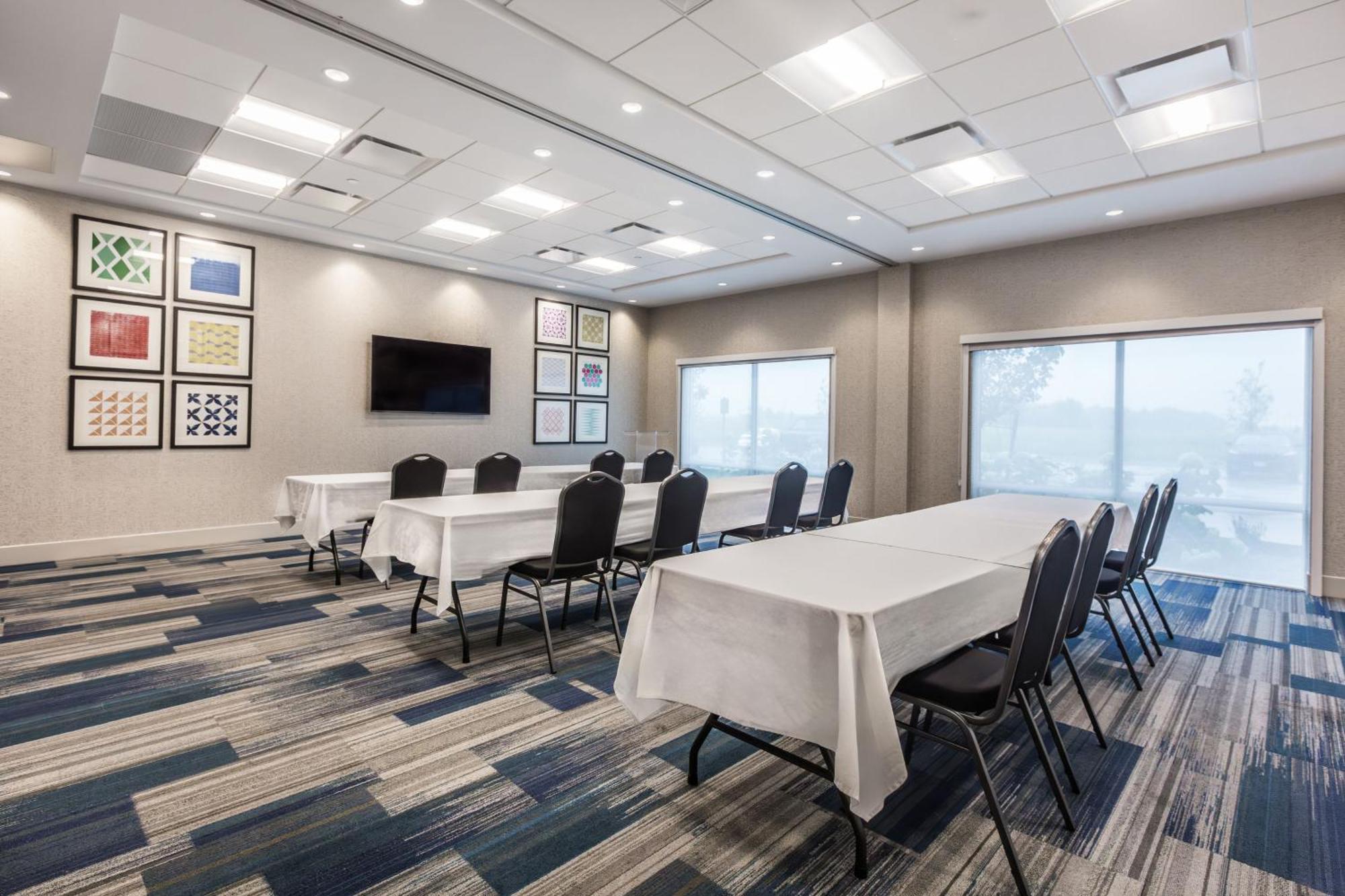 Holiday Inn Express & Suites - ウェランド エクステリア 写真
